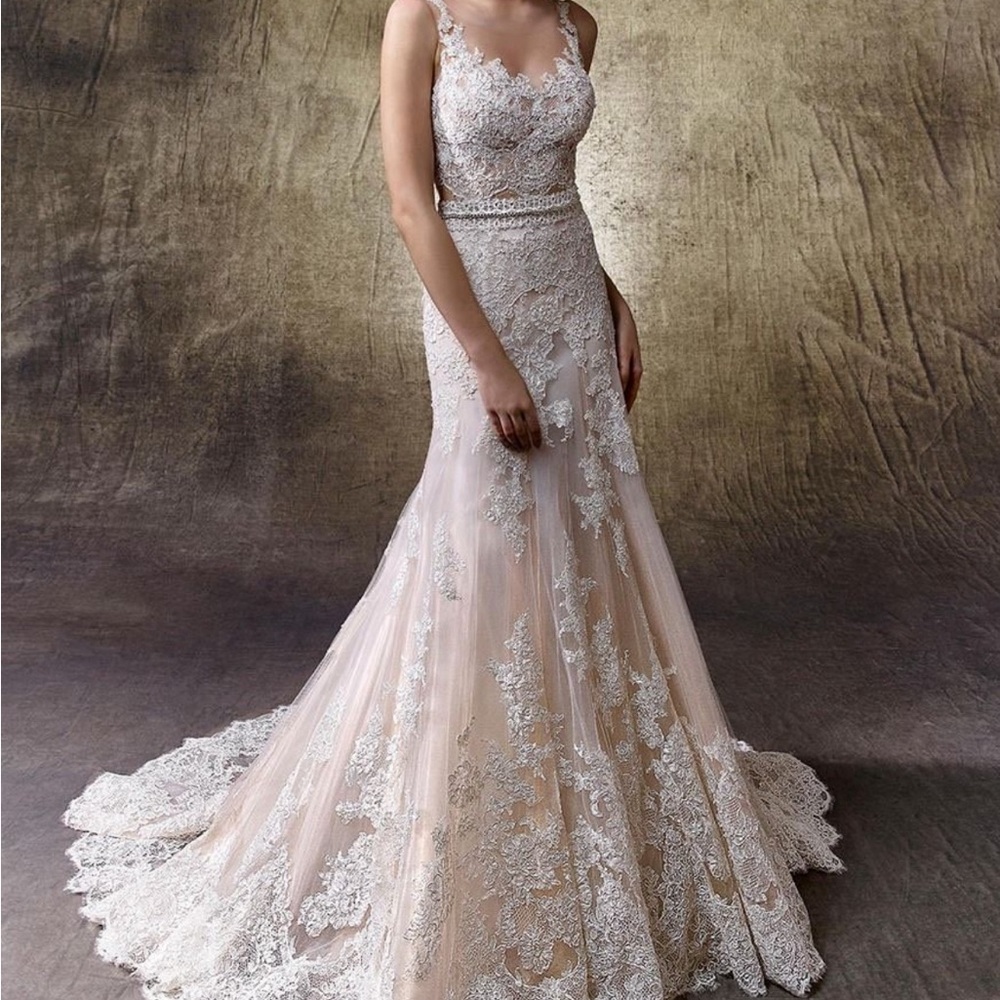 White Enzoani Weddind Dress (Sample Sale)